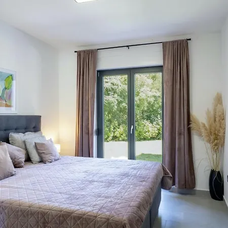 Villa Milena In Blaskovici - Haus Fuer 8 Personen Polje Cepic