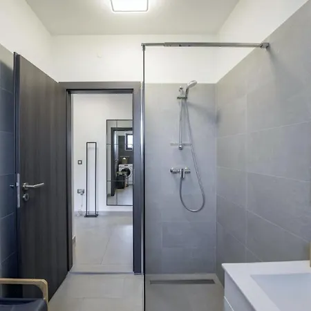 Villa Milena In Blaskovici - Haus Fuer 8 Personen Polje Cepic