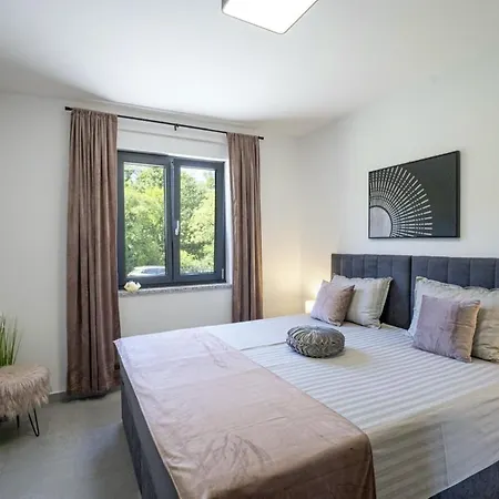 Villa Milena In Blaskovici - Haus Fuer 8 Personen Polje Cepic