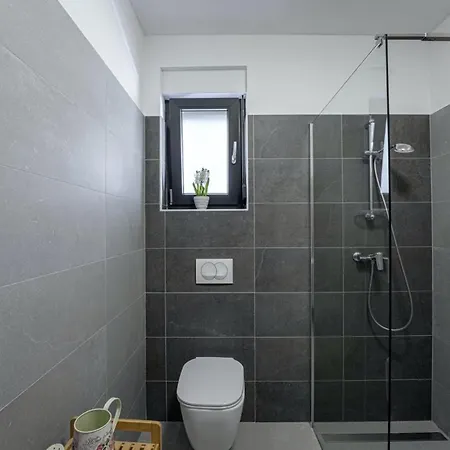 Milena In Blaskovici - Haus Fuer 8 Personen * Polje Cepic